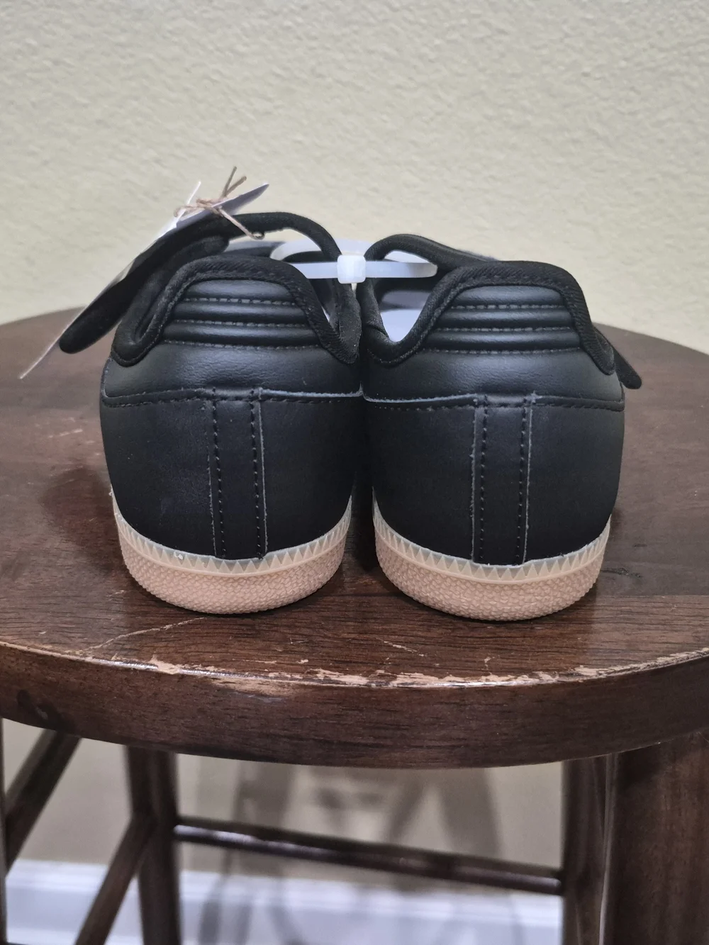 Adidas Kids Black and Gray Mary Jane Sneaker with Gum Sole Size 5